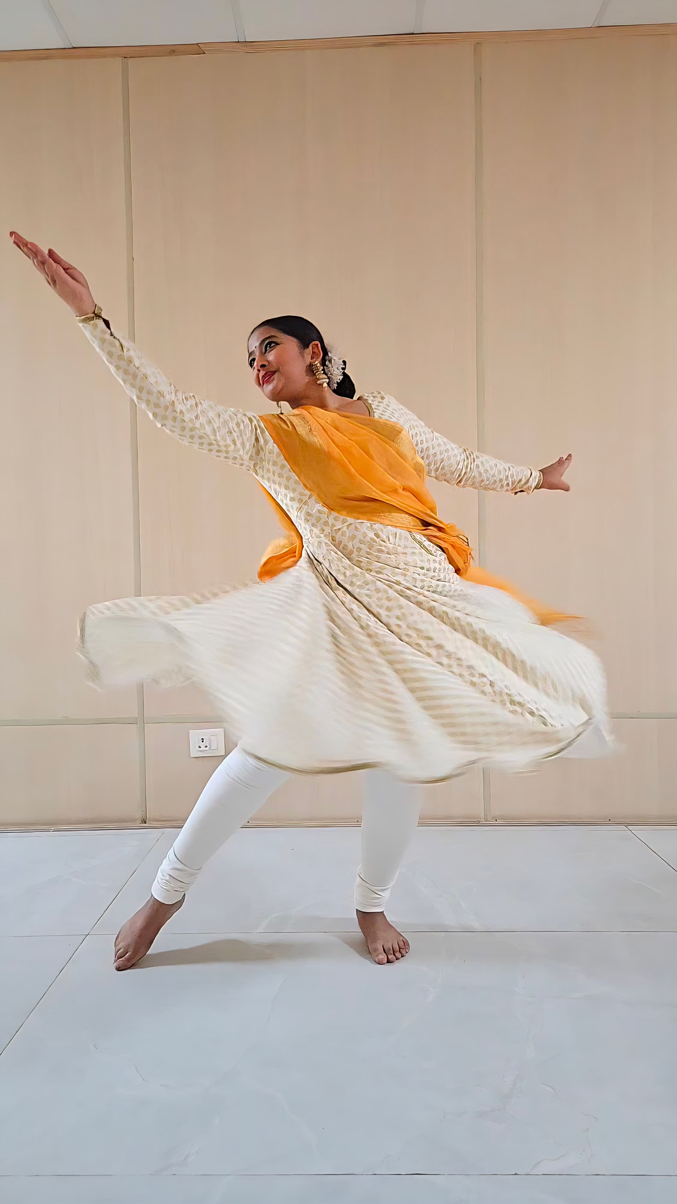 Kathak dancer Pranvi Bansal - Pose 1