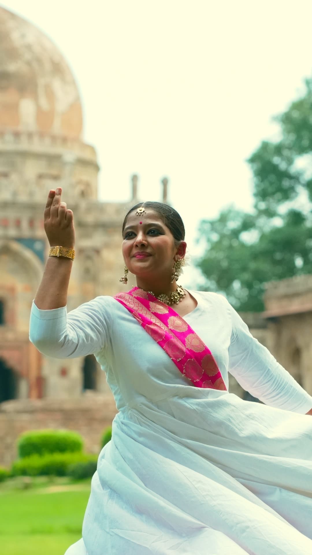 Kathak dancer Pranvi Bansal - Pose 3